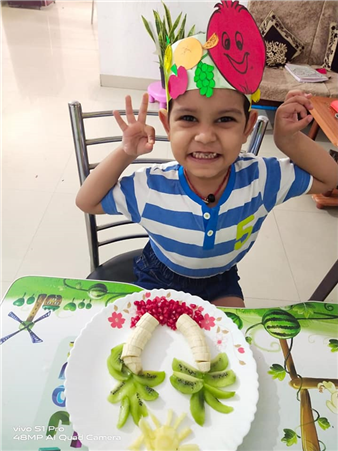 Tiny tots taught us that fruits are better than junk foods.