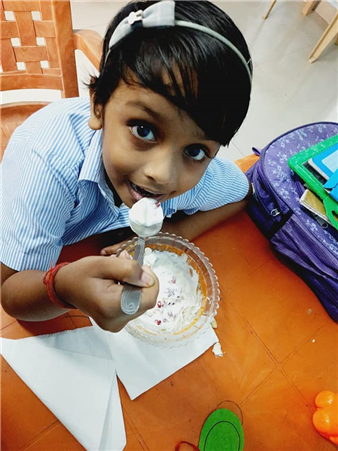 FRUITS YOGHURT SALAD PARTY